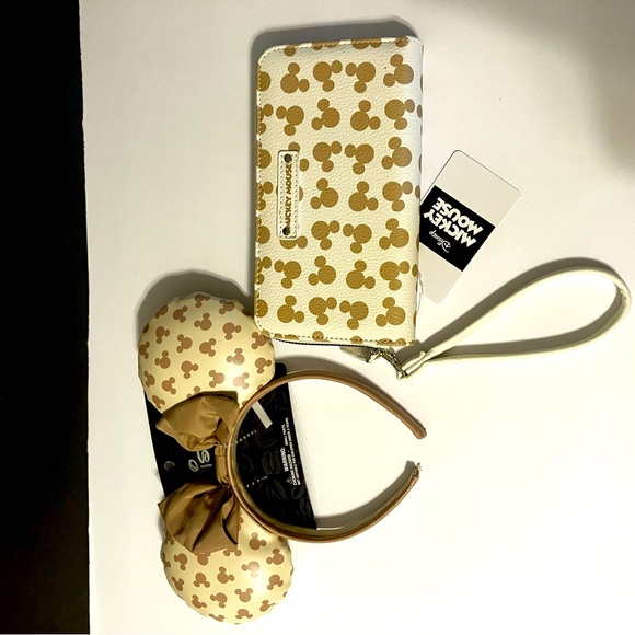 Disney Vinyl Minnie Headband Ears and Matching Wallet/Wristlet - Picture 2 of 3